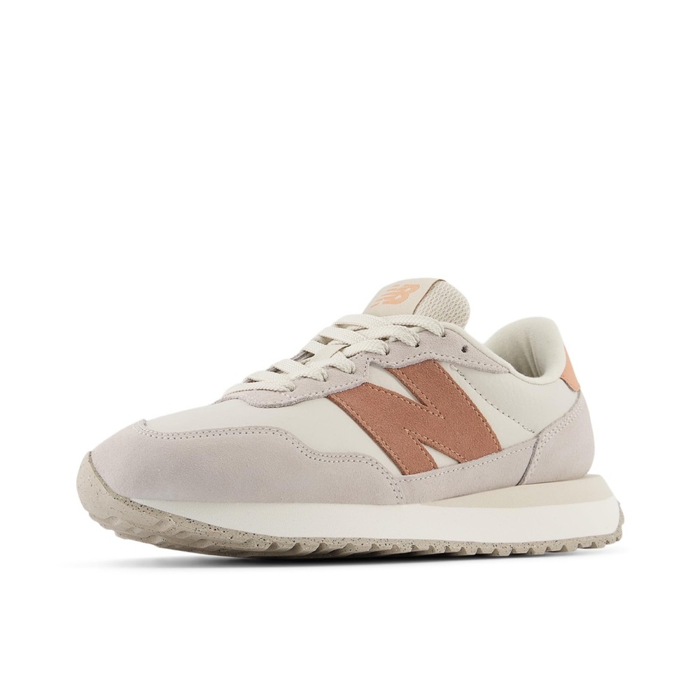 New Balance women’s 237 white/pink size 10.5